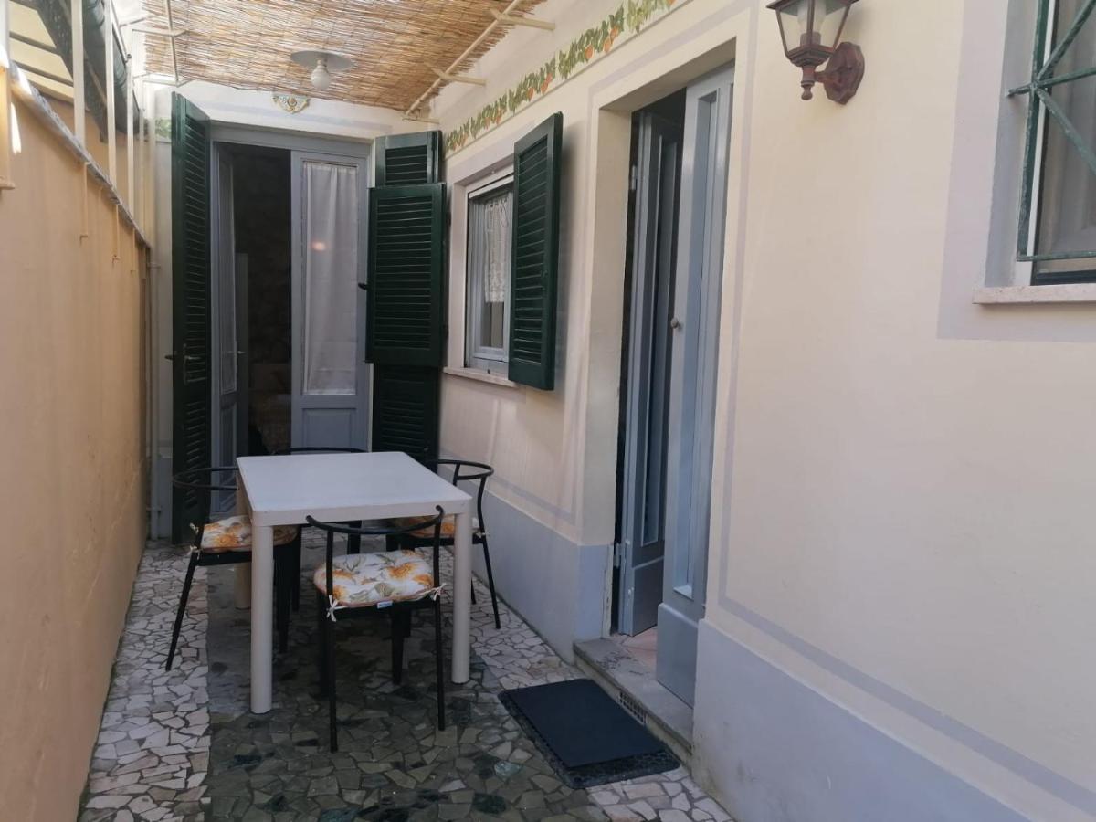 La Casina Giramondo Di Ele Виареджо Экстерьер фото