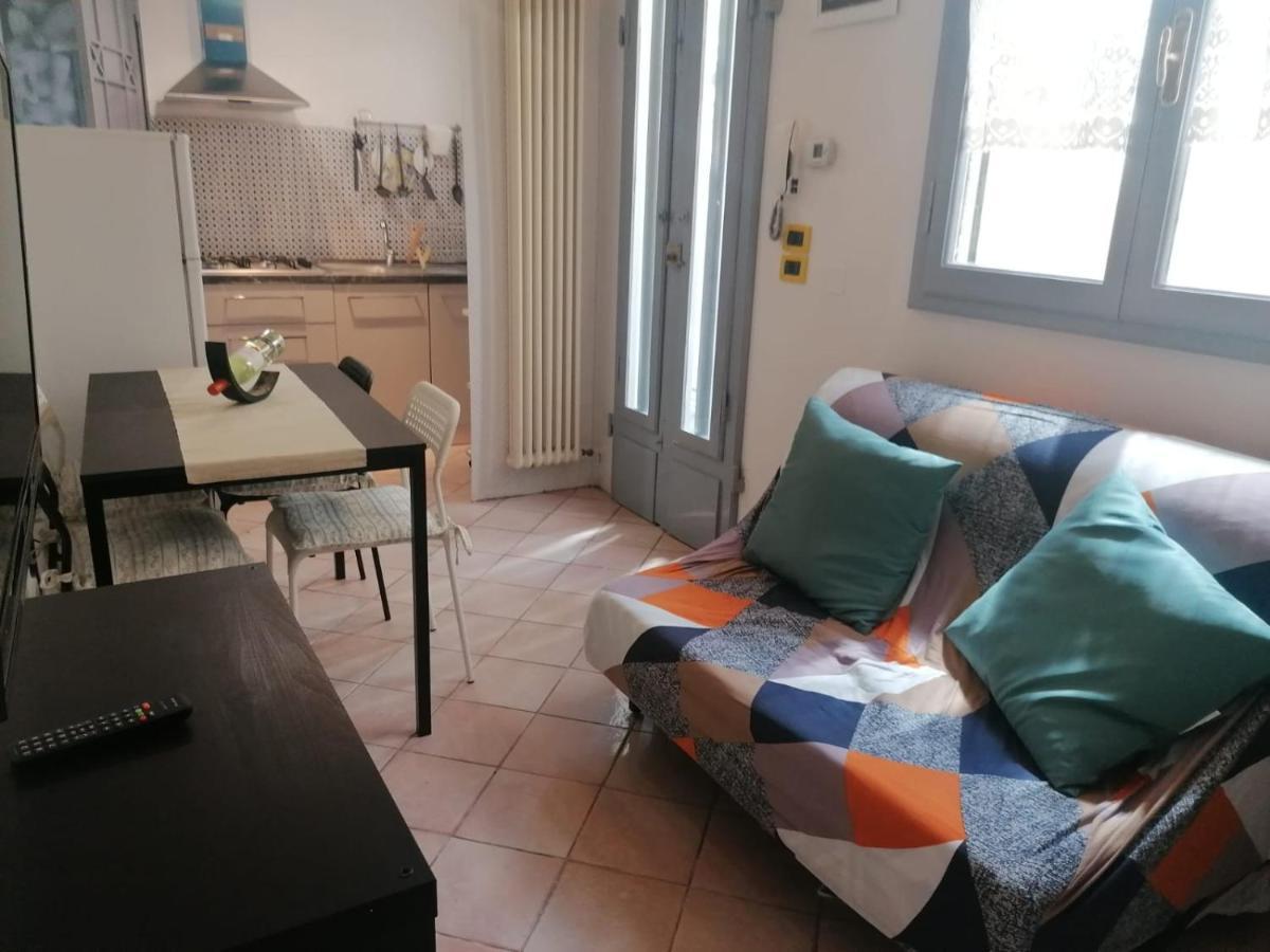 La Casina Giramondo Di Ele Виареджо Экстерьер фото