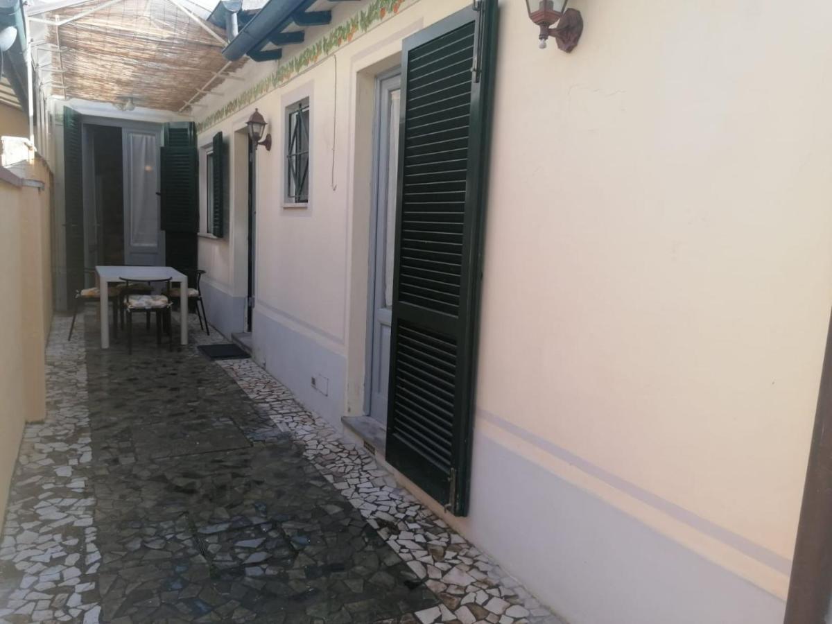 La Casina Giramondo Di Ele Виареджо Экстерьер фото